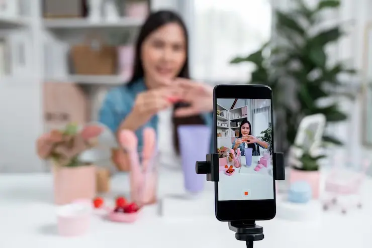 7 Tren Digital 2025 yang Wajib Kamu Tahu (Berdasarkan Data Terkini!)